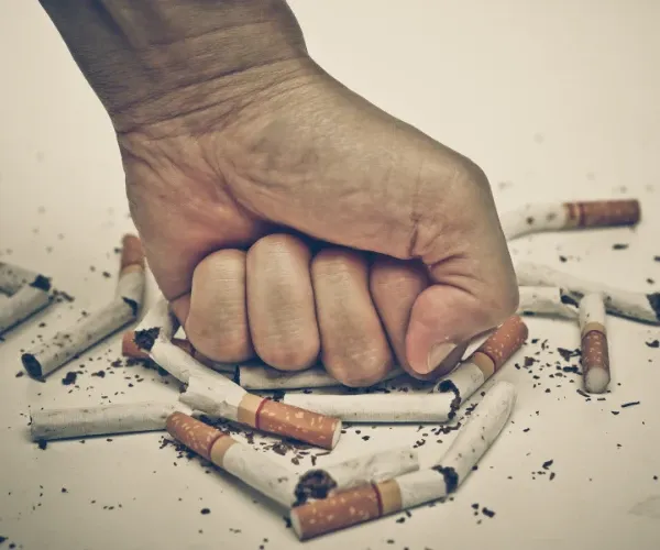 Comment arrêter de fumer la cigarette en 2024 ? - Blog CLOUD VAPOR